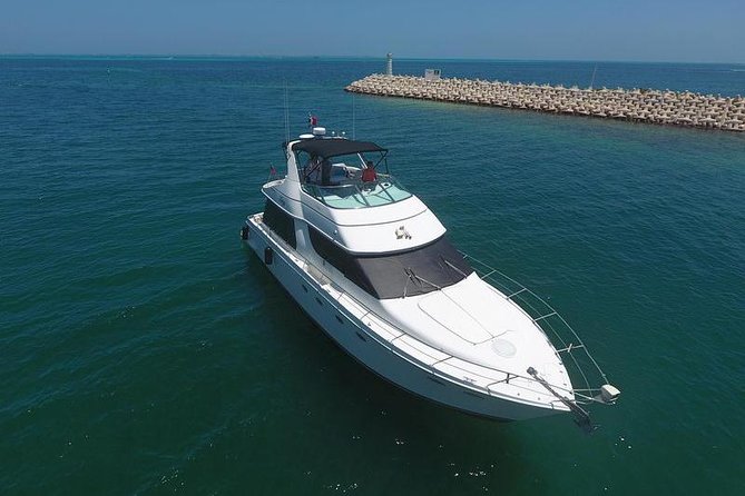 Playa Mujeres rent a Yacht 4hrs with Food and drinks aboard CA55 - Leaving from VNV Marina in Cancun