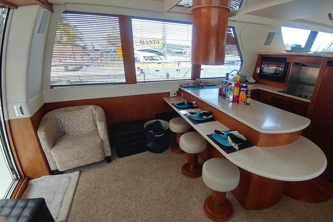 Playa Mujeres rent a Yacht 4hrs with Food and drinks aboard CA55 - Downtown Isla Mujeres and the return route