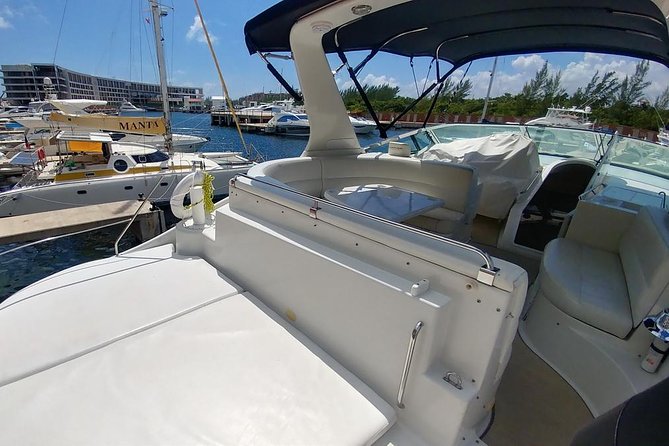 Playa Mujeres rent a Yacht 4hrs with Food and drinks aboard CA55 - Food, drinks, and service onboard