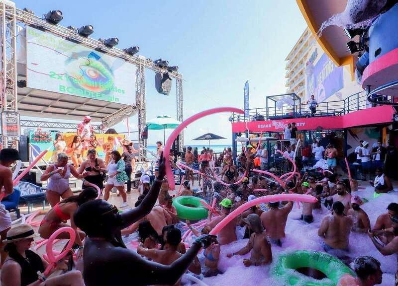 Premium Beach Party Coco Bongo - Coco Bongo beside the Caribbean Sea