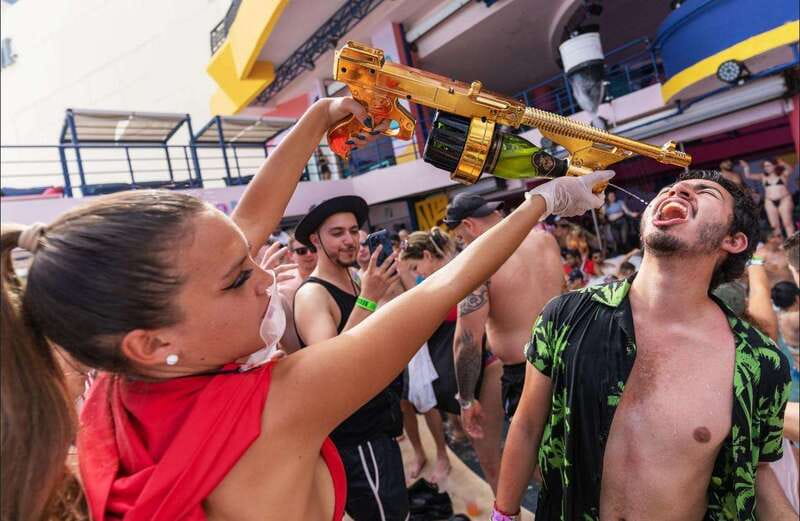 Premium Beach Party Coco Bongo - Who will enjoy this most