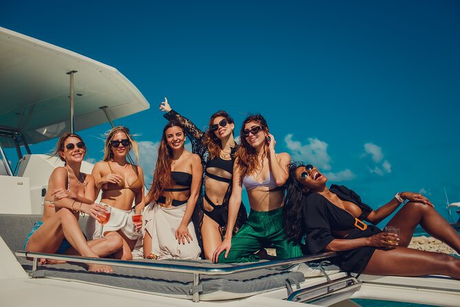 Private All Inclusive Sunset DJ Cruise – 51' Leopard Cancun - Music, dancing, and the DJ question