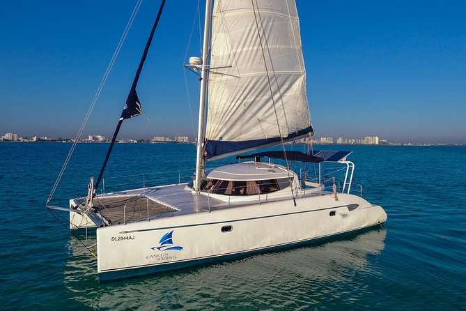 Private Catamaran from Cancun to Isla Mujeres | For up to 30 pepl - The open bar and the question of lunch