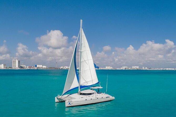 Private Catamaran from Cancun to Isla Mujeres | For up to 40 pp - The open bar and the party side