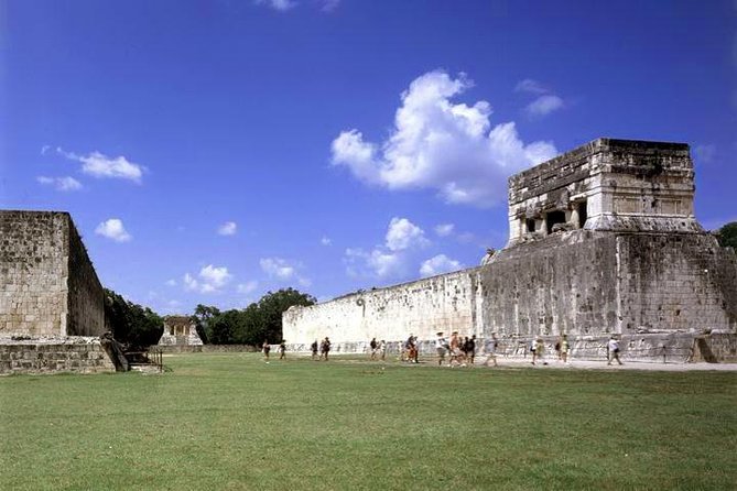 Private Chichen Itza Tour - Chichen Itza: two hours among Maya monuments