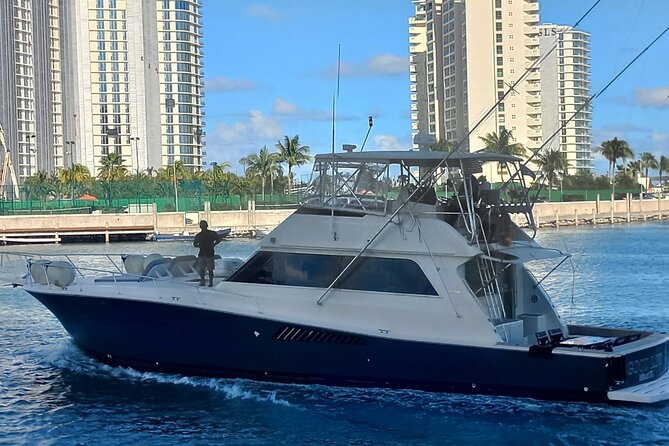 Private Full Day Tour by Yatch in Cancún - Crew service and the feel of a private celebration