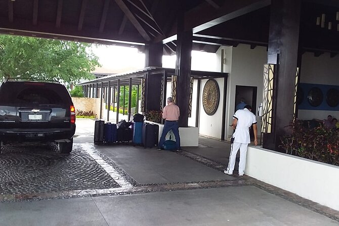 Private luxury transportation from CUN Airport to Puerto Morelos - Why private transport can be worth $54