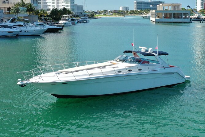 Private Luxury Yacht 55FT Rental in Cancun - Crew service and communication