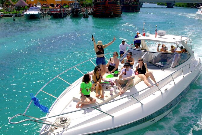 Private Premium Yacht 46FT Rental in Cancún - Swimming, snorkeling, and the floating setup