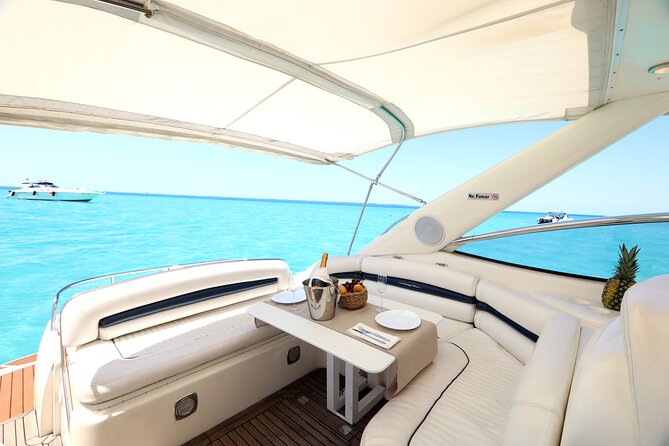 Private Premium Yacht 46FT Rental in Cancún - The crew and the service level