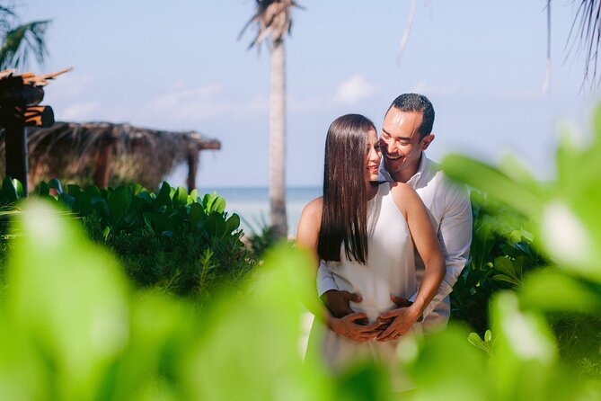 Private Professional Photoshoot in Cancun with Pick up - A Cancun beach session made for your own group