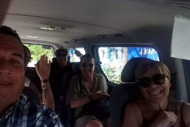 Private Roundtrip from Cancun Airport to Playa del Carmen - Finding the representative after you land