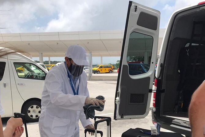 Private Transfer- Airport-Hotel Cancun Up 1 to 5 Passengers - The pickup process: signs, messages, and waiting time