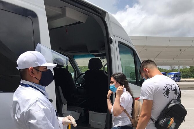 Private Transfer- Airport-Hotel Cancun Up 1 to 5 Passengers - What the airport-to-hotel ride is like