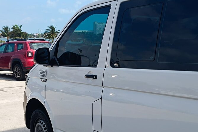 Private Transfer from Cancun Airport to Cancun Hotels 1-7 People - The ride from the terminal to your hotel