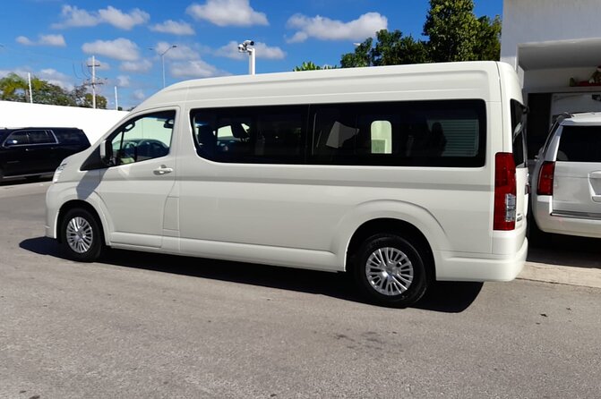 Private Transfer from Cancun Airport to Cancun Hotels - Finding your driver after baggage collection