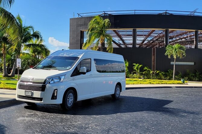 Private Transportation from Cancun Airport to Tulum - A personal airport welcome in Cancun