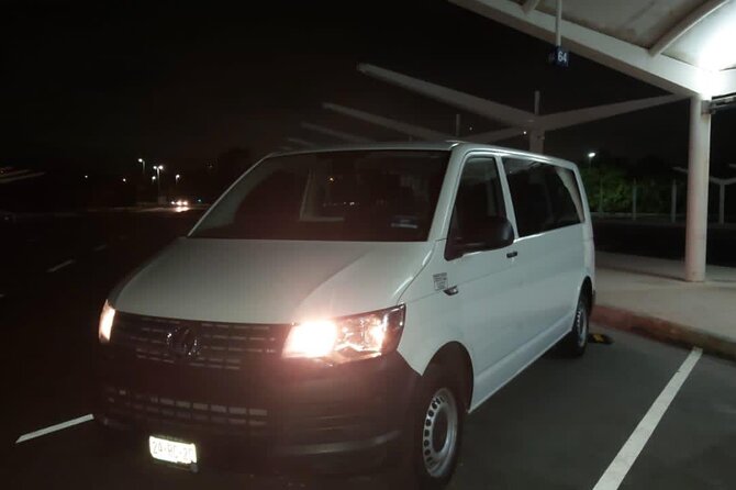 Private transportation from CUN Airport to Playa del Carmen - The private vehicle and the ride south