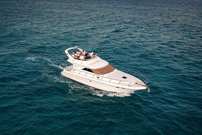 Private Yacht SeaRay 46ft Cancun 25P17 - Is $370 Good Value for Your Group?