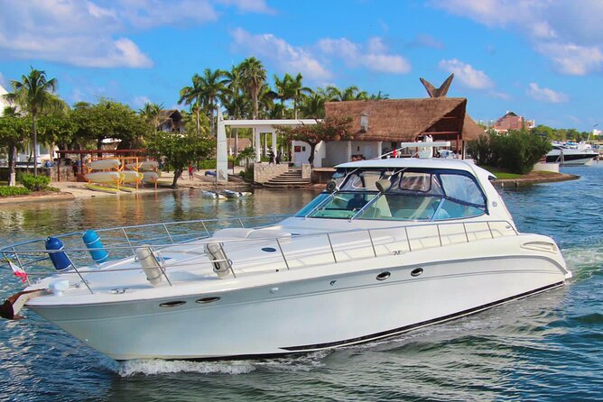 Private Yacht SEARAY SUNDANCER 60ft up to 20 pax 23P1 - Crew service and the party atmosphere