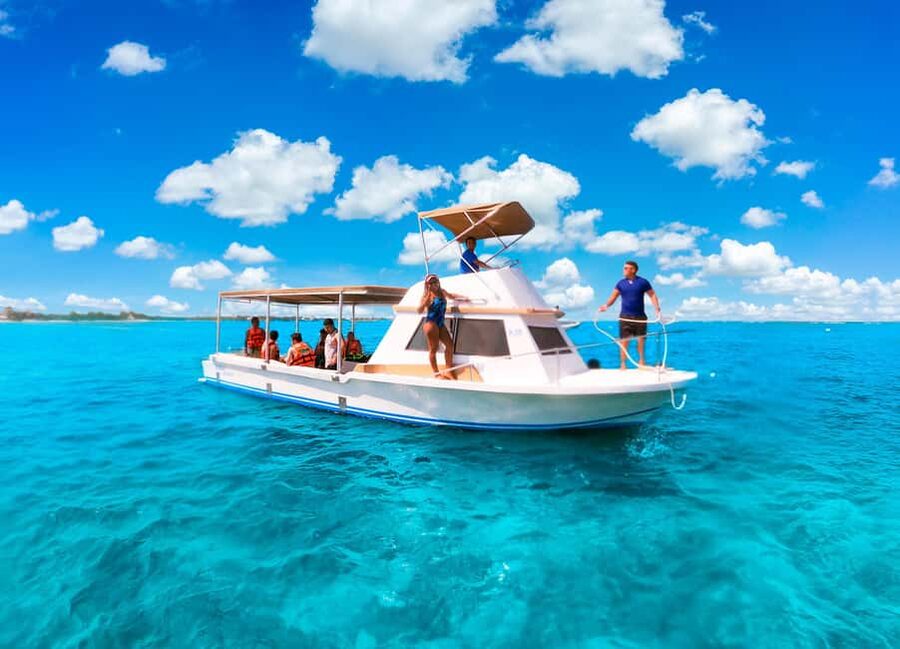 Puerto Morelos: Snorkel, Town Walk, Tequila & Beach Lunch - From hotel lobby to Puerto Morelos