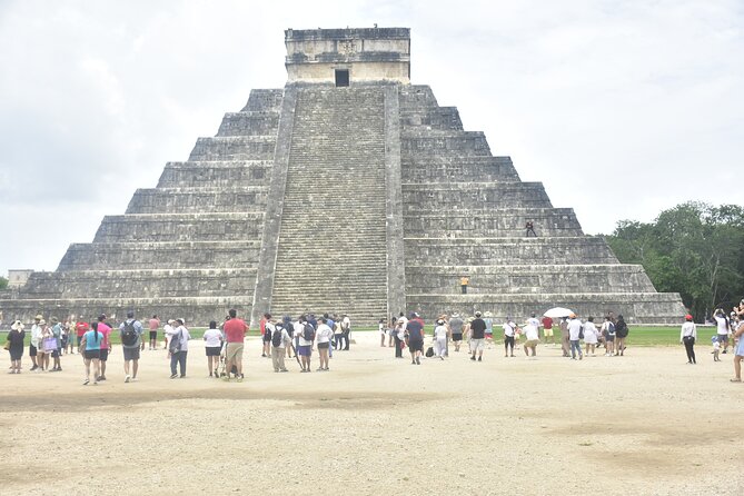 Riviera Maya Tour: Chichen Itza & Ik Kil + Hubiku Cenotes - Two hours among the monuments of Chichen Itza