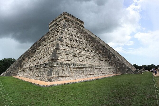 Riviera Maya Tour: Chichen Itza & Ik Kil + Hubiku Cenotes - Swimming at Cenote Ik Kil after the ruins