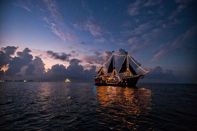 Romantic Dinner on a Spanish Galeon in Cancun - How romantic is it in practice?