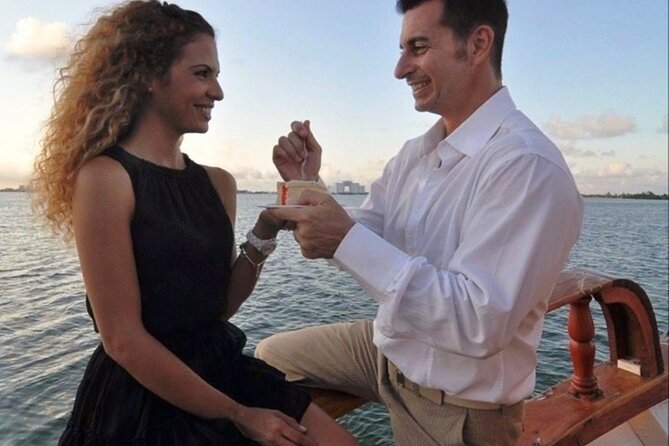 Romantic Experience Sunset Dinner Columbus in Cancun (2x1 price) - Saxophone music and dancing after dark