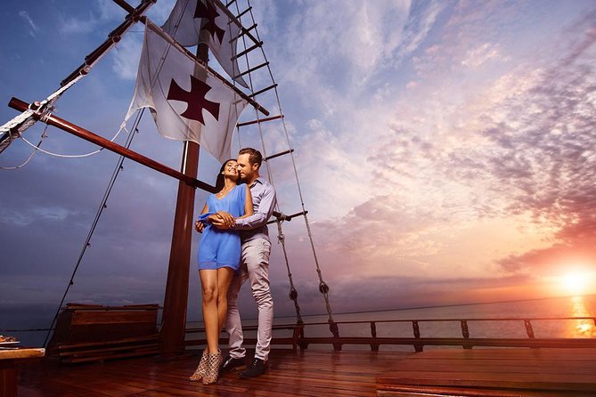 Romantic Experience Sunset Dinner Columbus in Cancun (2x1 price) - Dinner with steak, lobster, and a national open bar