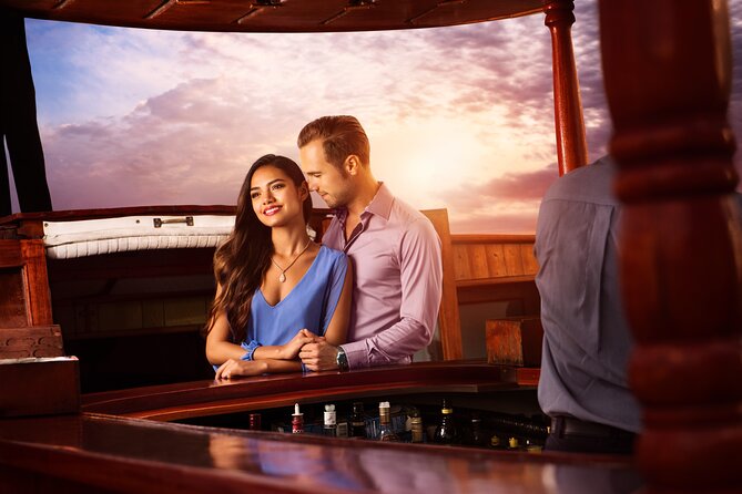 Romantic Sunset Dinner Cruise in Cancun with Open Bar - A romantic evening on Nichupte Lagoon