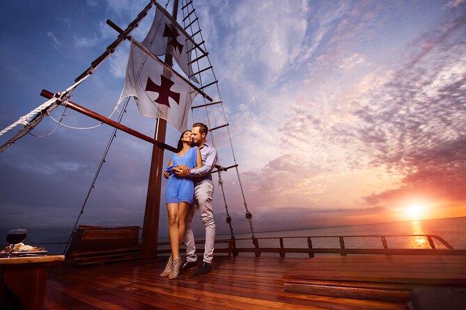 Romantic Sunset Dinner Cruise in Cancun with Open Bar - Open bar and the evening’s music