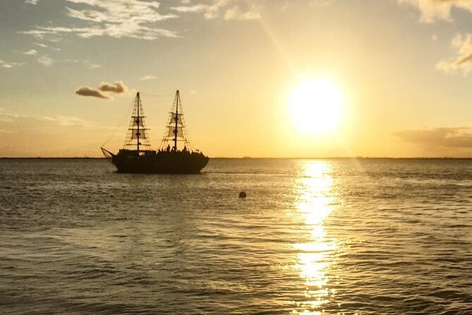 Romantic Sunset Dinner Cruise in Cancun with Open Bar - The crew can make or break the mood