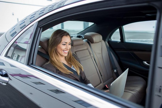 Roundtrip Private Transfer from Cancun Airport (CUN) - Finding your representative after landing