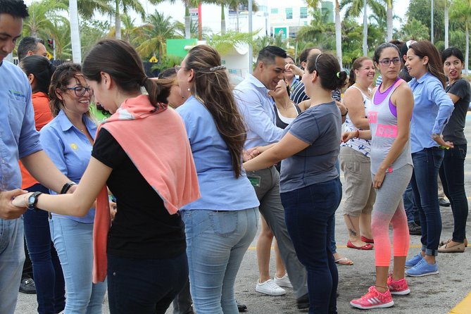 salsa dancing lessons and bachata classes - How the one-hour lesson unfolds
