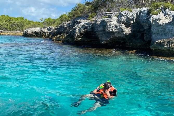 Snorkeling in Isla Mujeres and Underwater Museum - MUSA and the statues beneath the surface