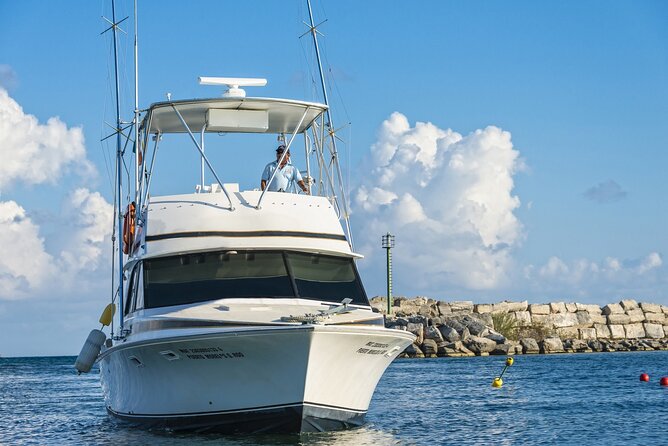 Sport Fishing at the Caribbean Sea. Enjoy an amazing time with friends & family - Fishing seasons and sea conditions
