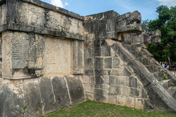 The best tour in Chichén Itzá, Valladolid and Cenote - Chichén Itzá: two hours with the Maya past