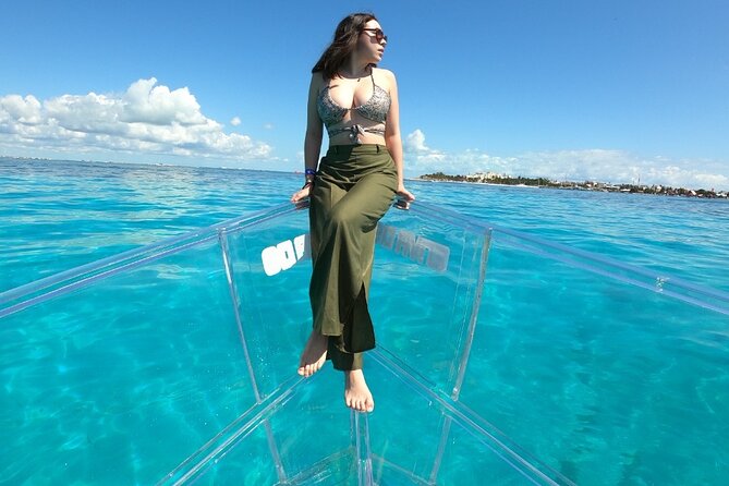 Tour Isla Mujeres excursion in Collective Transparent Boat - Guides who add personality to a short ride