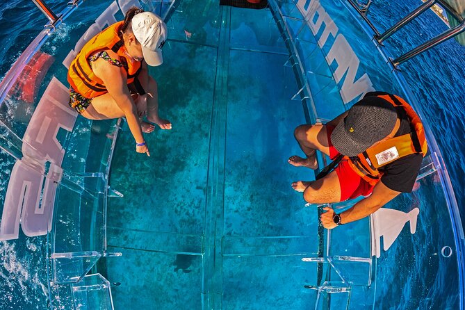 Tour Isla Mujeres excursion in Collective Transparent Boat - Who will enjoy this excursion most?