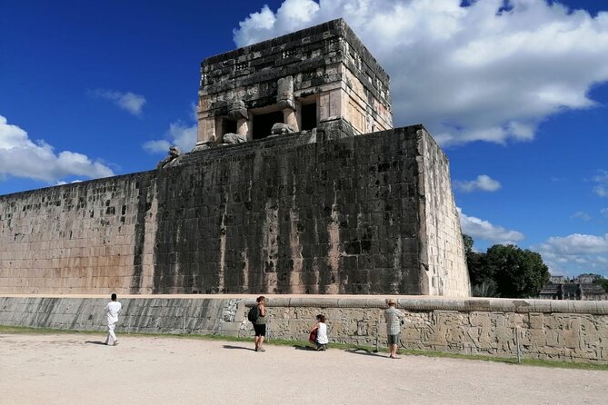 Tour to Chichen Itza & Cenotes Ik kill & Hubiku from Cancun - The long ride and large group matter
