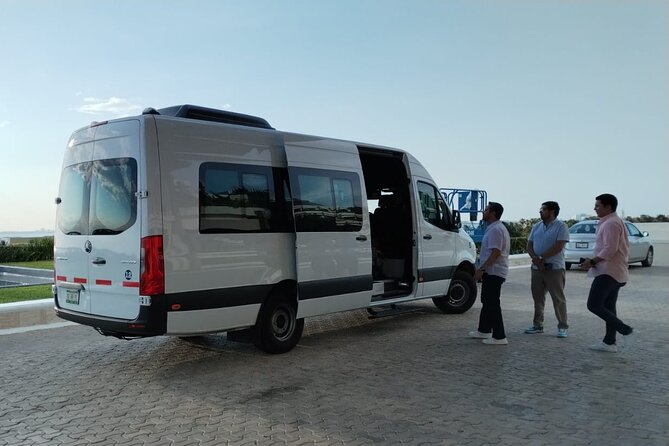 Transfer from Cancun airport to Cancun hotel zone 1 to 8 people - How reliable is pickup after a delay?