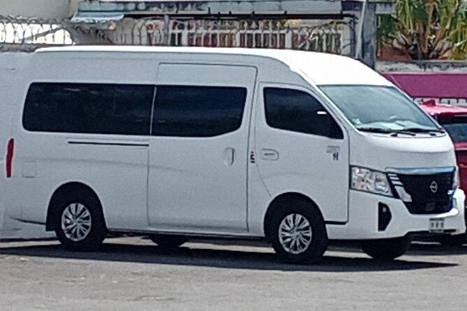 Transfer from Cancun airport to Cancun hotel zone 1 to 8 people - A 20 to 30 minute ride to the Hotel Zone