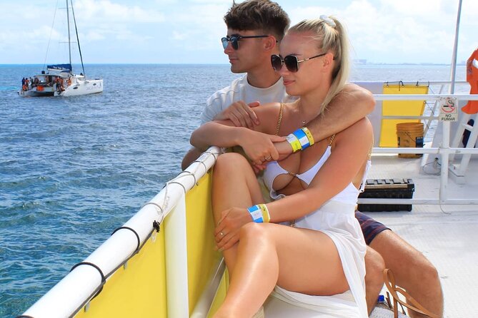 Trip to Isla Mujeres - Catamaran Unlimited Adventure from Playa del Carmen - Breakfast, registration, and the first reef stop