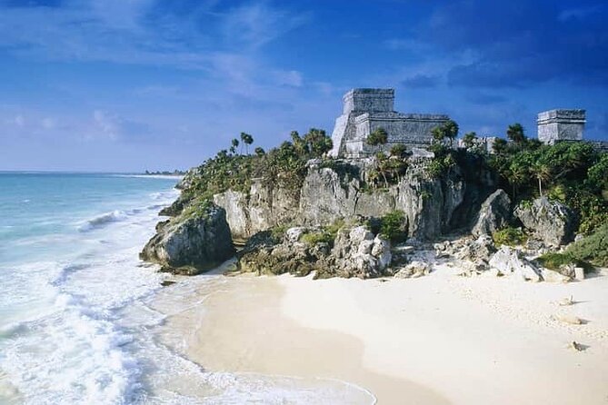 Tulum Express - Walking through the Walled City
