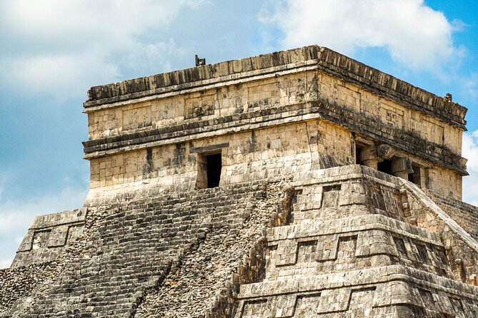 Visit Chichén Itzá and discover a real Cenote and Valladolid. Transport included - Who will get the most from this excursion?