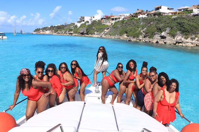 Yacht 48ft Rental in Cancun for up to 15 people - The boat experience and the water