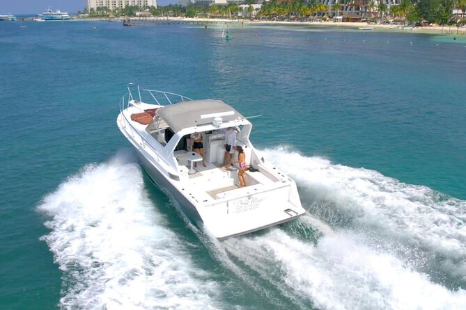Yacht experience in Cancun: cruise, swim and sunset views - What the crew and service are like