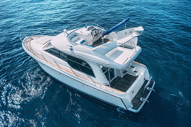 Yacht Meridian 40FT Best Private Rental in Cancun - Cruising through the mangroves and toward Isla Mujeres
